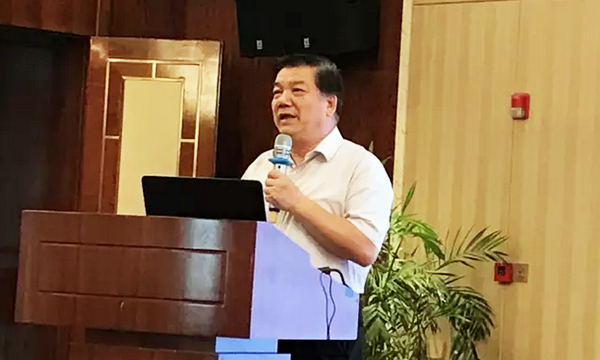 在“青海省政府信息与政务公开培训暨互联网+政务服务研讨会”上，中国信息协会特约副会长、电子政务理事会常务副理事长、中国审计学会计算机分会会长周德铭以《促进政务信息资源共享开放》为题做了专题演讲。