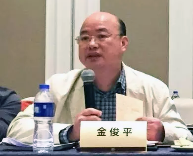 在2016中国（青海）“互联网+政务”创新趋势研讨会上，江西省信息中心主任金俊平就江西在推进“互联网+政务服务”过程中，针对集约化建设、政务云以及网站平台与移动端的融合等方面进行了发言