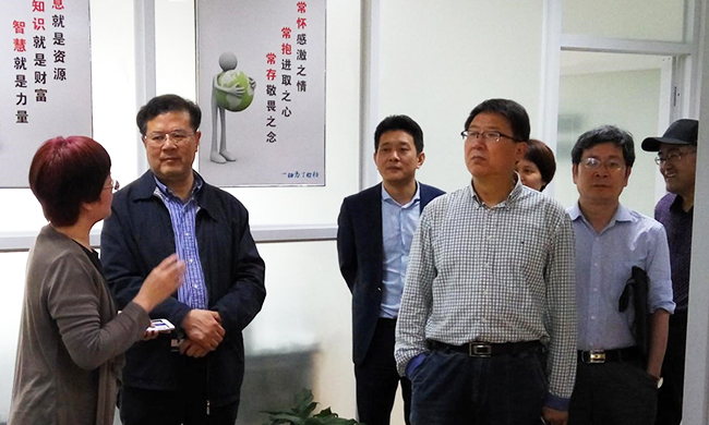 舟山市人大常委会副主任李善忠一行莅临舟山中船通大数据发展有限公司调研考察工作。